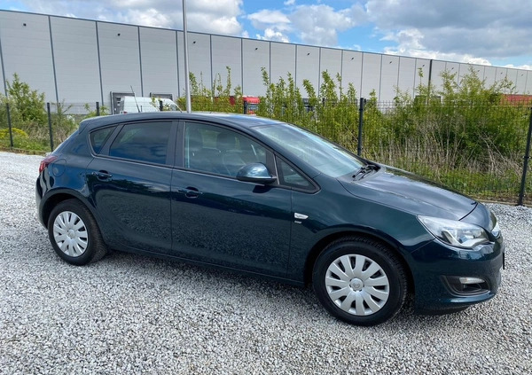 Opel Astra cena 35999 przebieg: 105000, rok produkcji 2014 z Czyżew małe 781